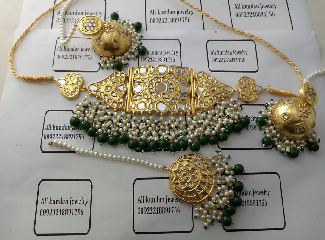 Choker set