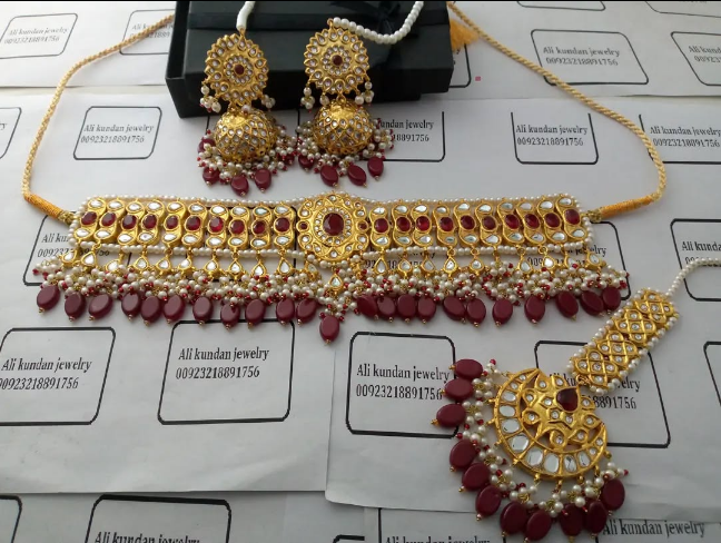 Choker set