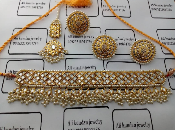 Choker set