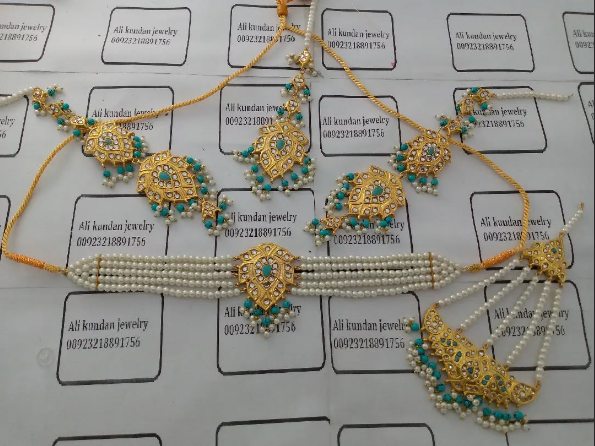 Choker Set