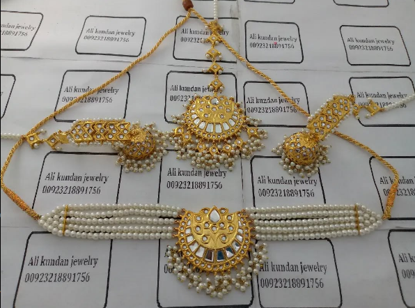 Choker set