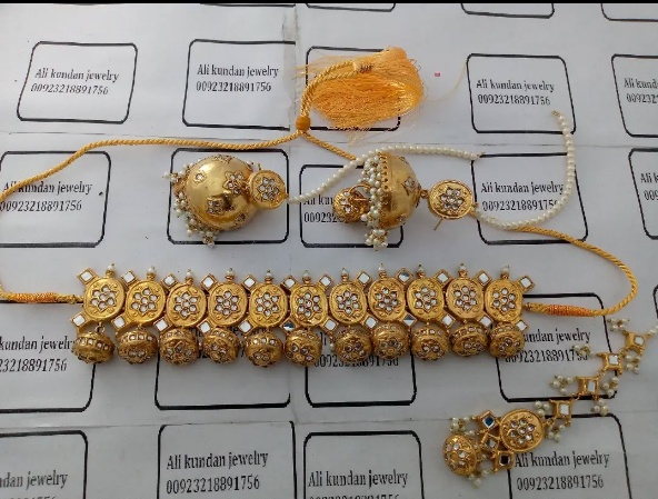 Choker set