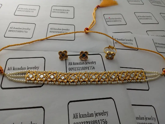 Choker set