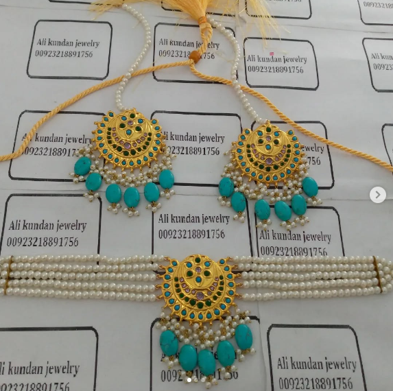 choker set