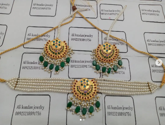 choker set