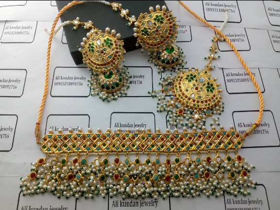 Choker set