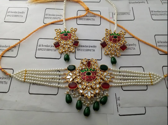 Choker set